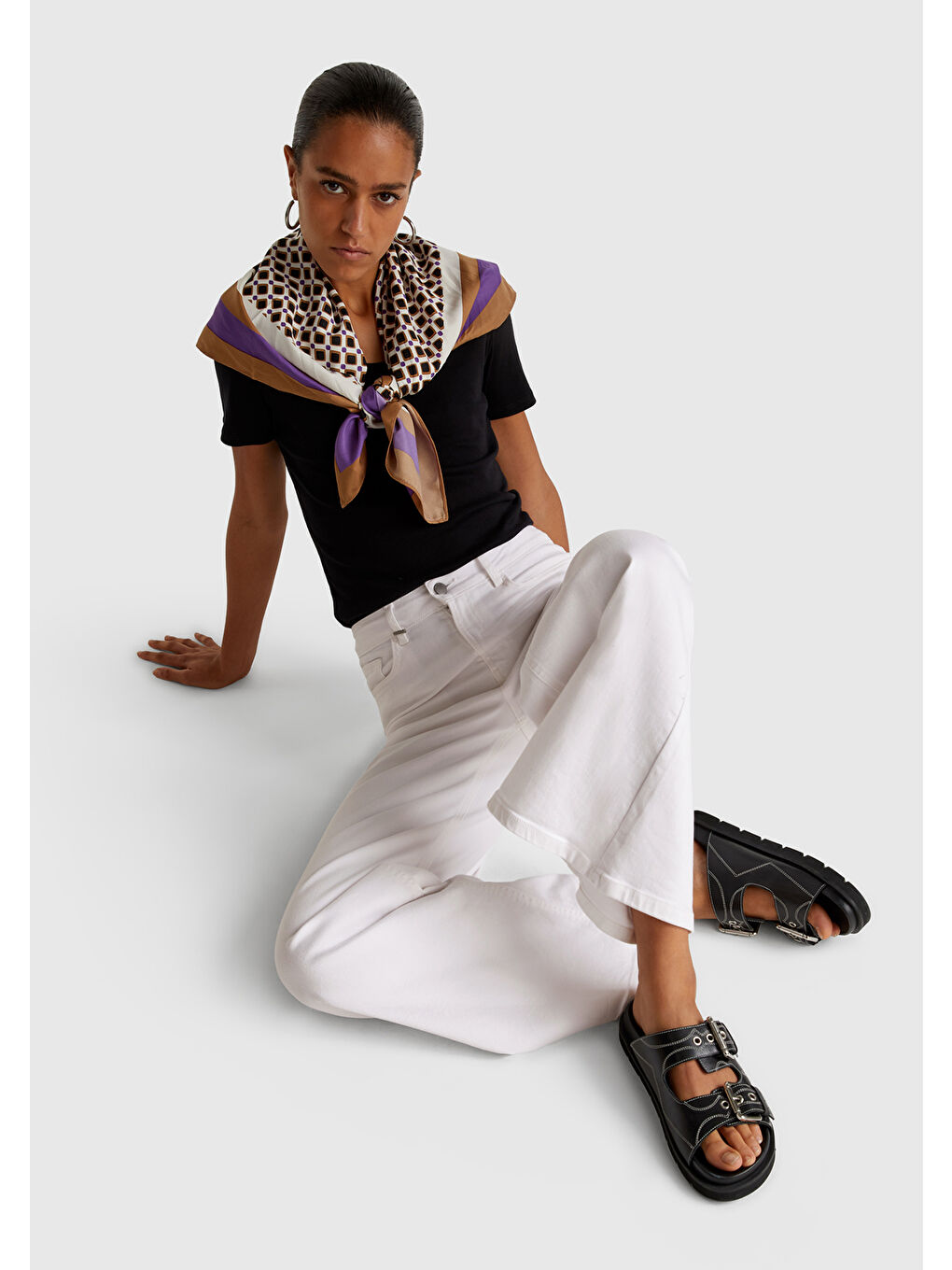 Kadın Beyaz Streç Pamuklu Arkası Logo Etiketli Bol Kesim Pantolon-4