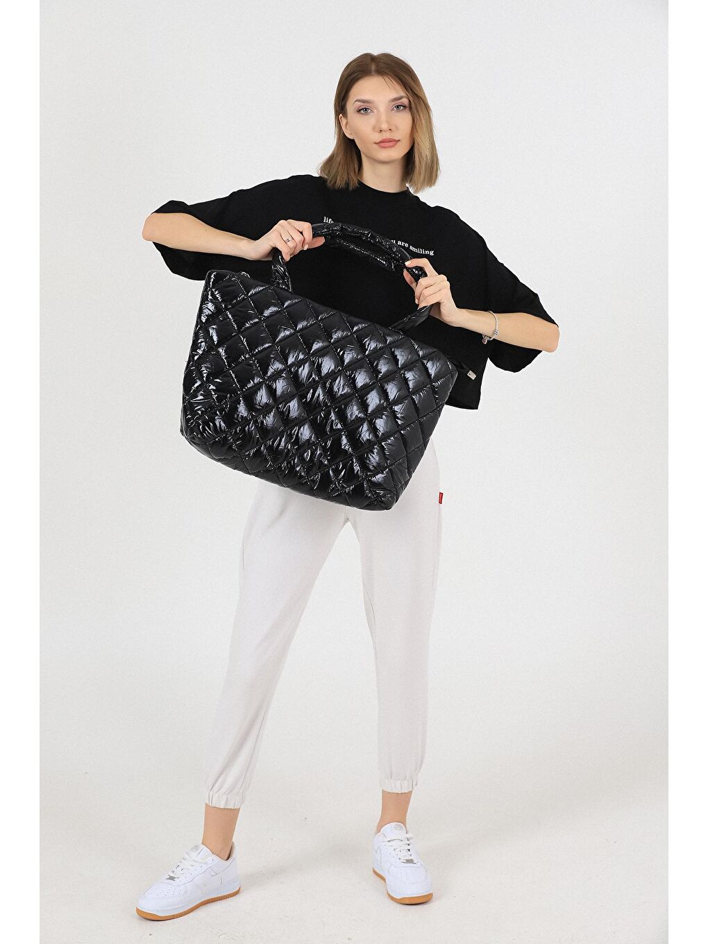 Siyah Kapitone Şişme Omuz Çantası