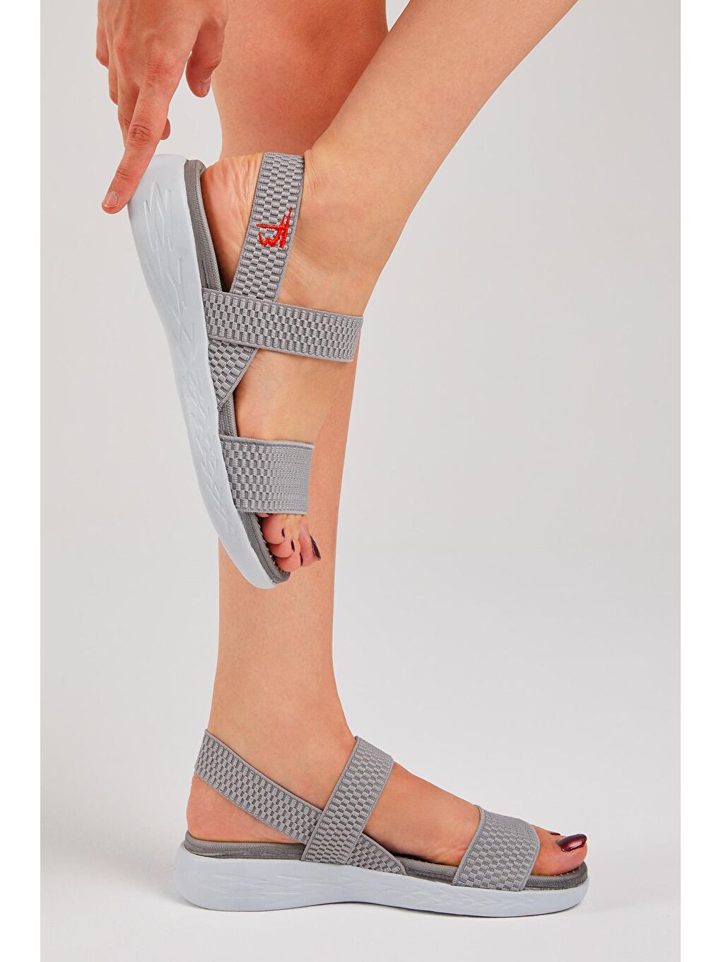 Kadın Gri Lastikli Düz Rahat Kalıp Memory Taban Sandalet