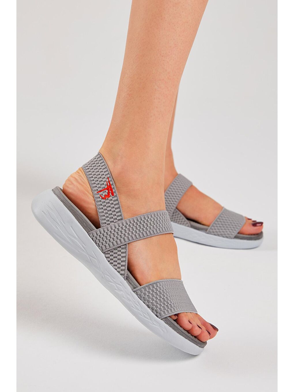 Kadın Gri Lastikli Düz Rahat Kalıp Memory Taban Sandalet-1