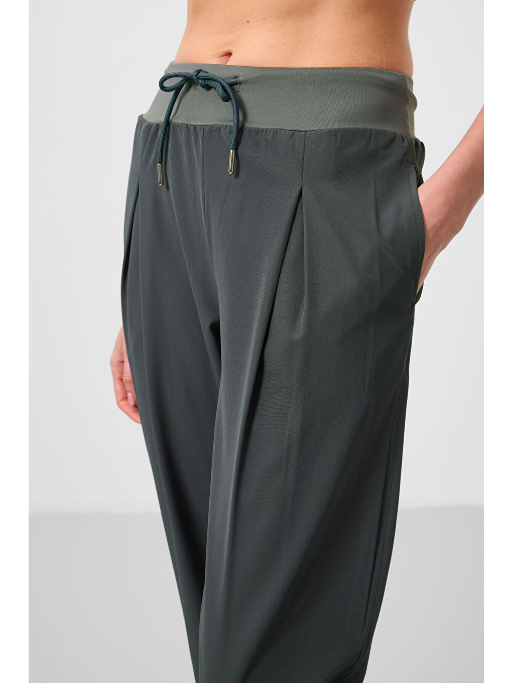 Haki Polyester Cepli Standart Kalıp Kadın Pantolon - 94677-2