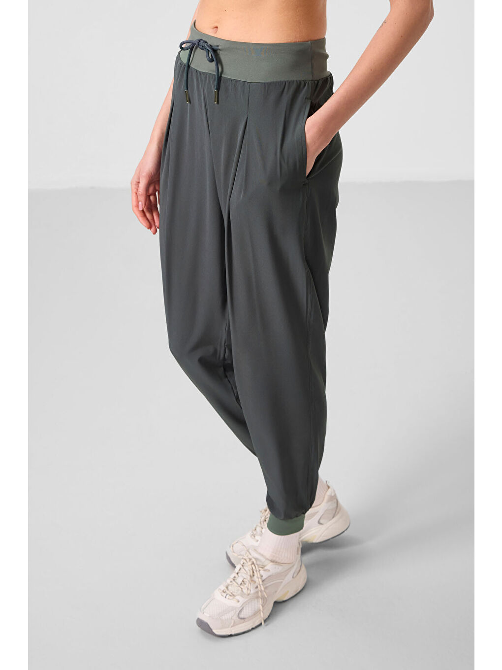 Haki Polyester Cepli Standart Kalıp Kadın Pantolon - 94677-3