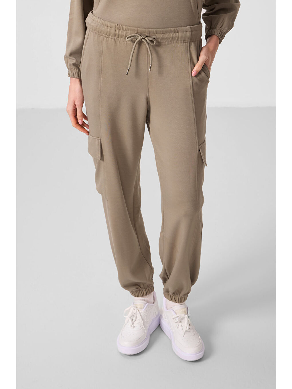 Koyu Bej Yumuşak Dokulu Dik Yaka Gizli Fermuarlı Oversize Kadın Eşofman Takım - 95351-1