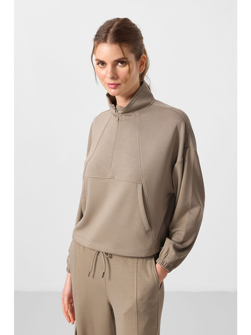 Koyu Bej Yumuşak Dokulu Dik Yaka Gizli Fermuarlı Oversize Kadın Eşofman Takım - 95351-2