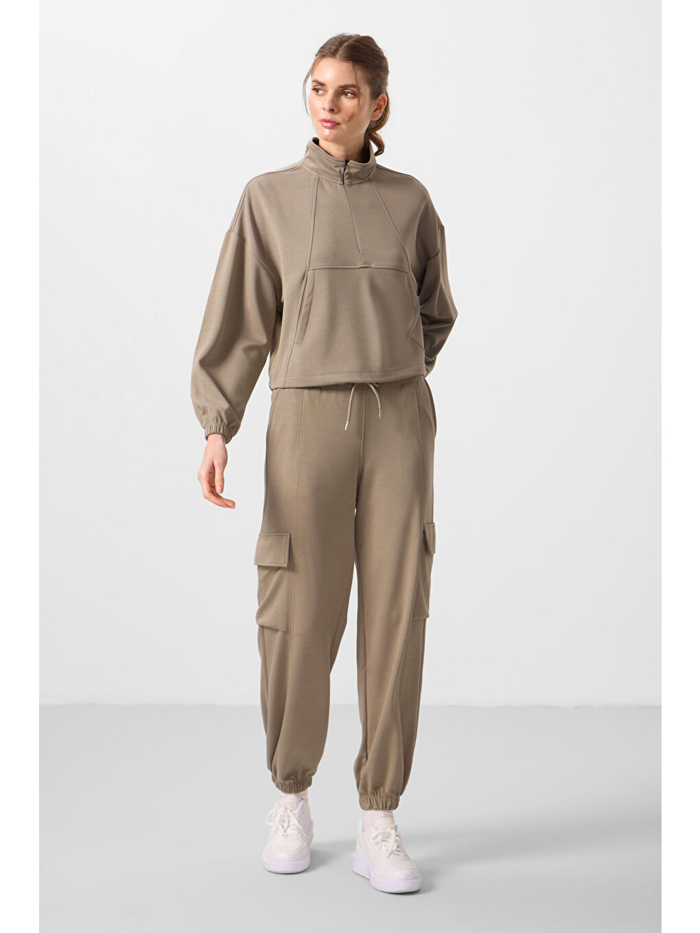 Koyu Bej Yumuşak Dokulu Dik Yaka Gizli Fermuarlı Oversize Kadın Eşofman Takım - 95351-3