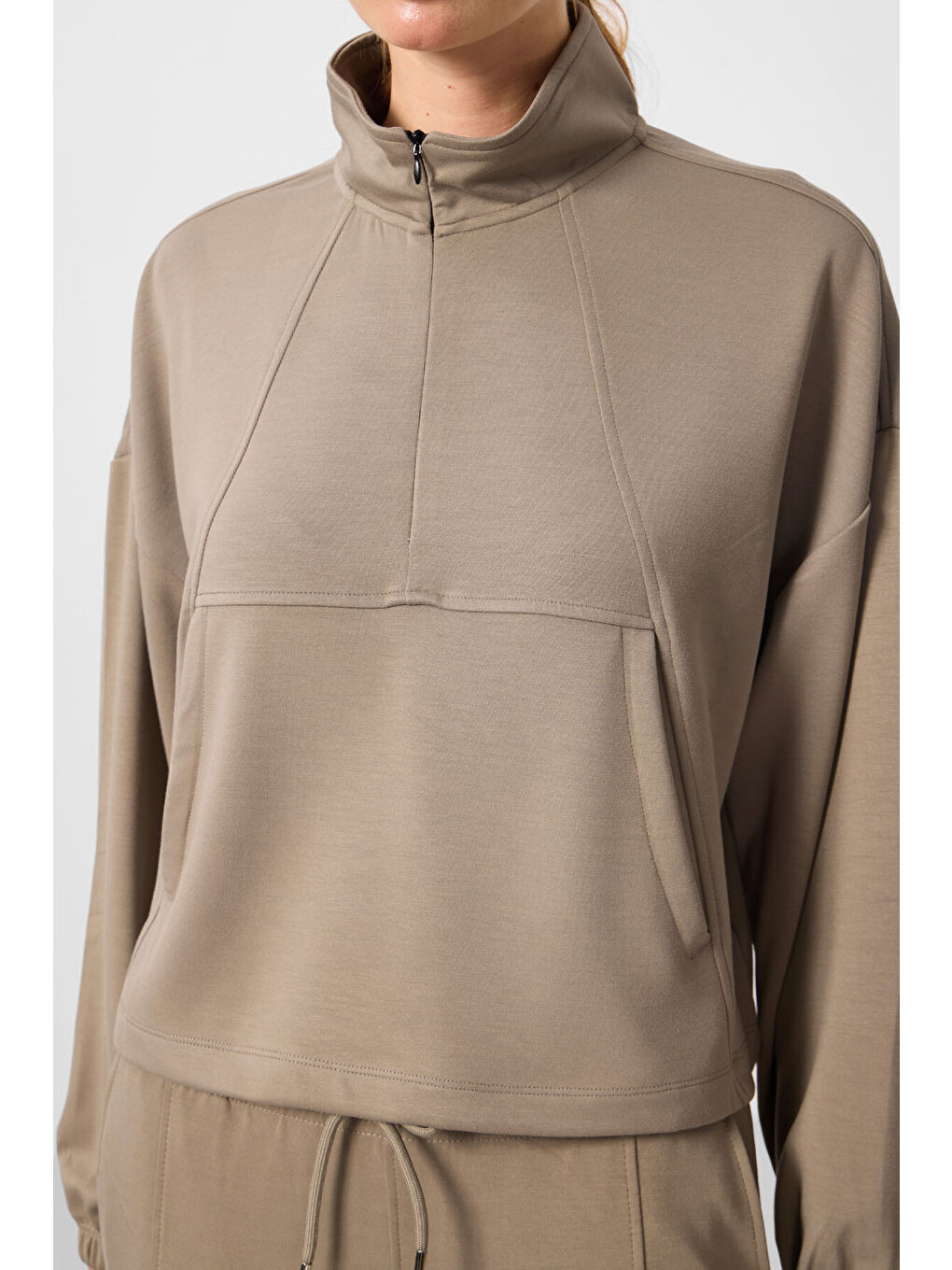 Koyu Bej Yumuşak Dokulu Dik Yaka Gizli Fermuarlı Oversize Kadın Eşofman Takım - 95351-4