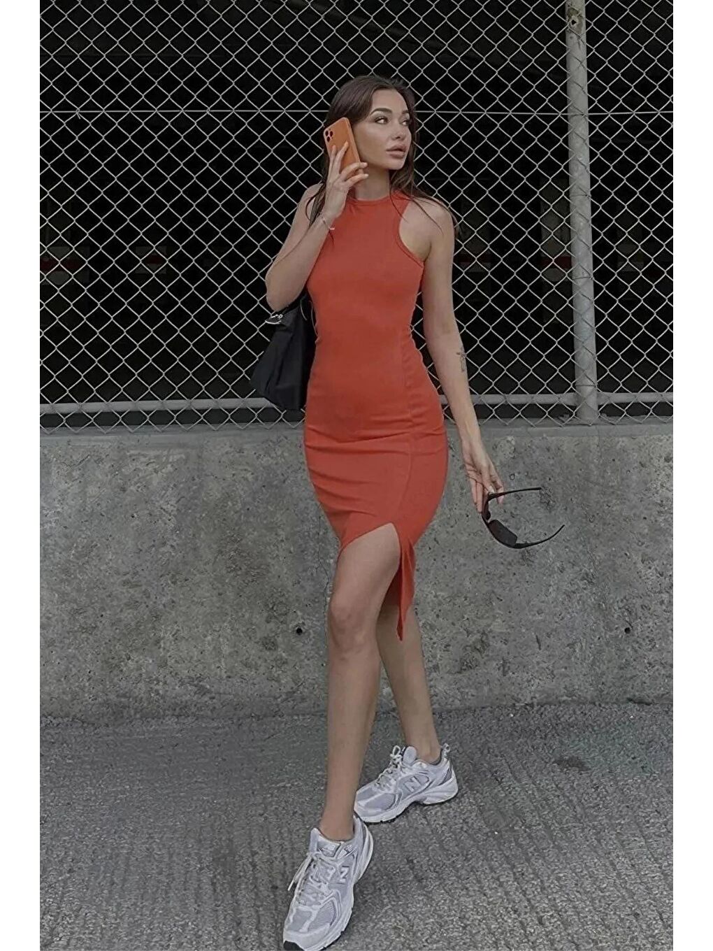 Turuncu Fitilli Yırtmaçlı Vücudu Saran Elbise-1