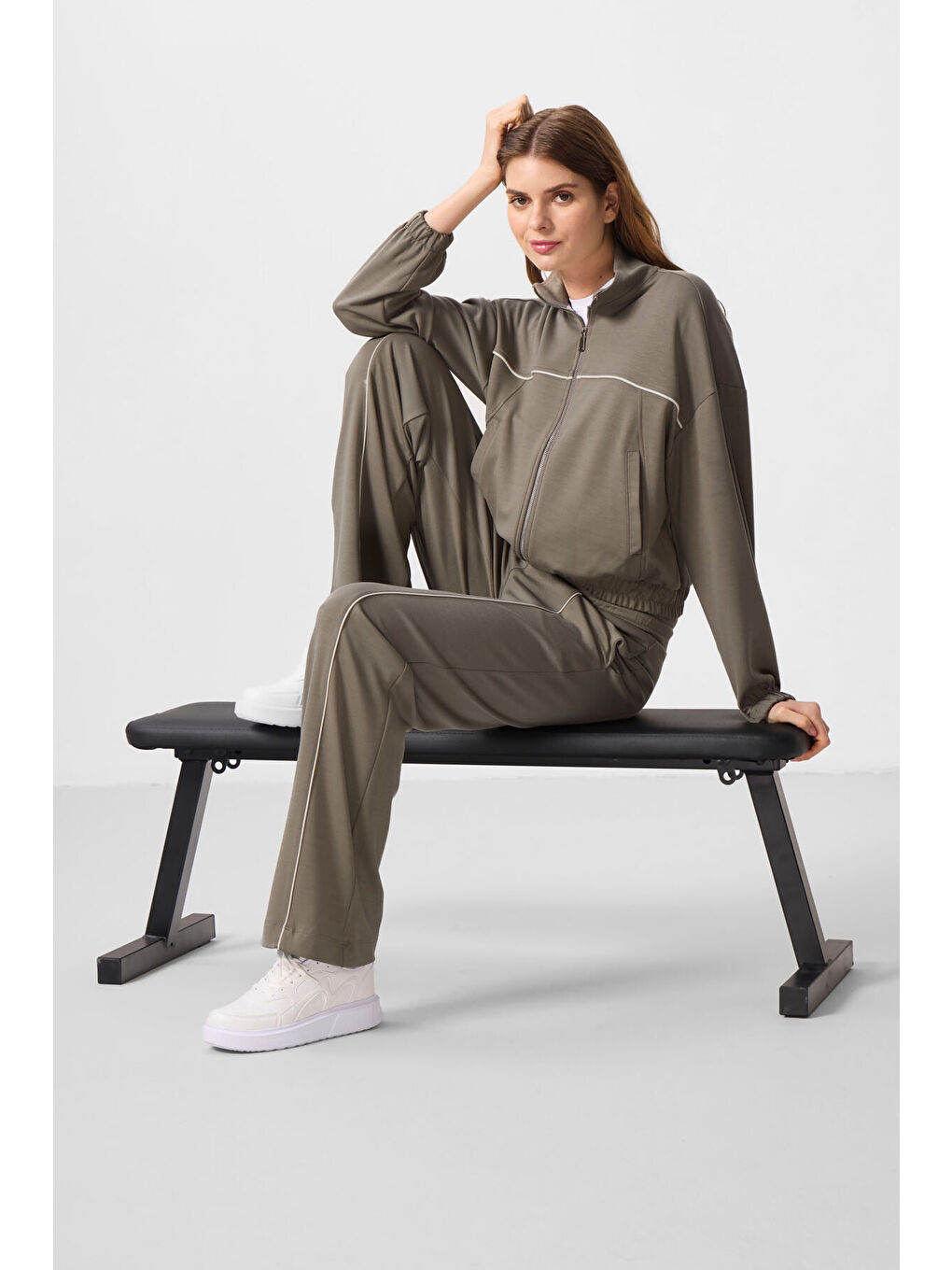 Koyu Bej Yumuşak Dokulu Dik Yaka Oversize Lastikli Kadın Eşofman Takım - 95349