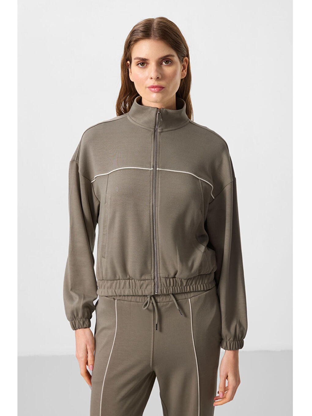 Koyu Bej Yumuşak Dokulu Dik Yaka Oversize Lastikli Kadın Eşofman Takım - 95349-2