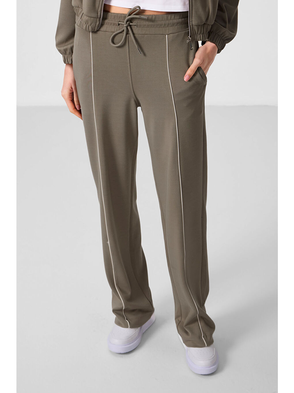 Koyu Bej Yumuşak Dokulu Dik Yaka Oversize Lastikli Kadın Eşofman Takım - 95349-3