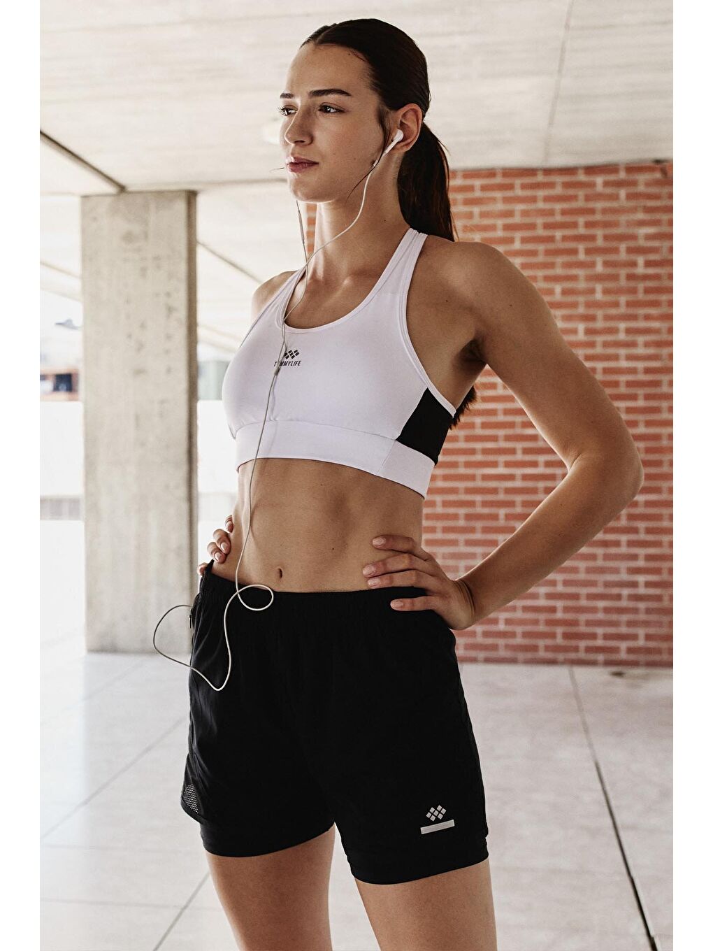 Siyah Polyester Gizli Cep Fermuarlı Standart Kalıp Kadın İçi Taytlı Şort - 91015