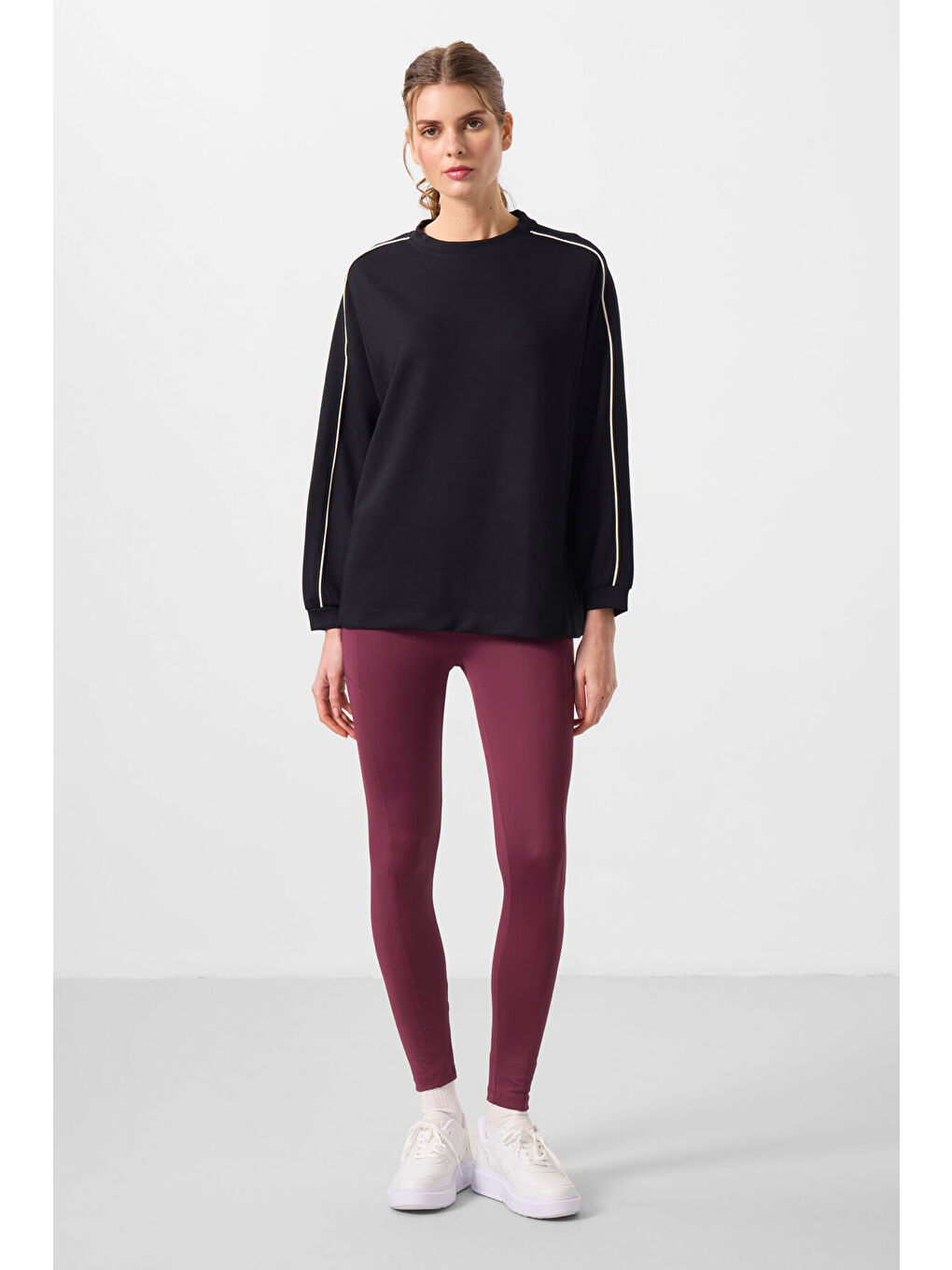 Siyah Yumuşak Dokulu O Yaka Oversize Kadın Tunik Sweatshirt - 97303-1