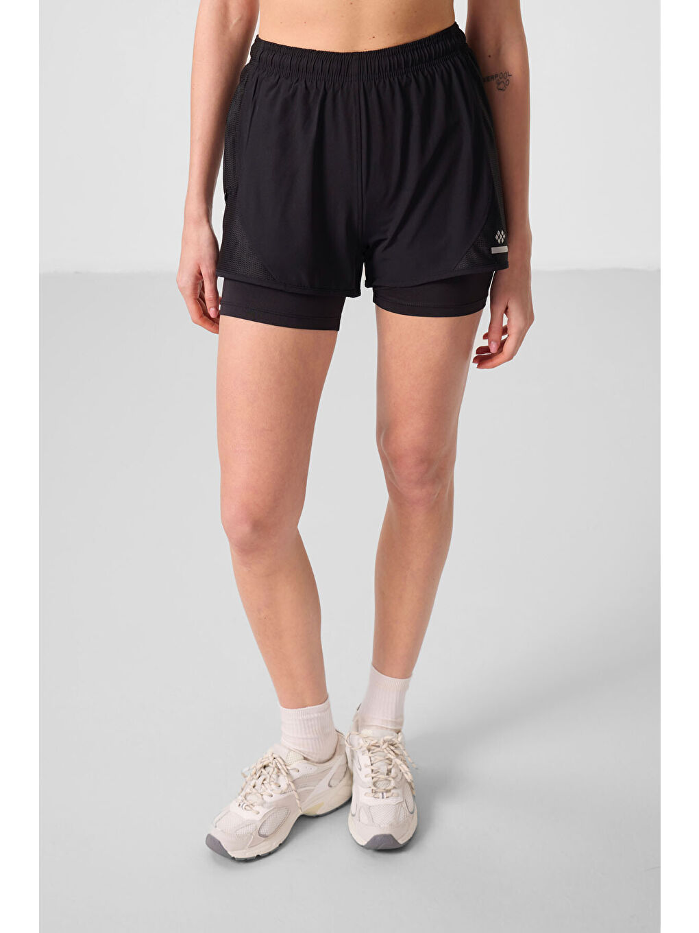 Siyah Polyester Gizli Cep Fermuarlı Standart Kalıp Kadın İçi Taytlı Şort - 91015-2