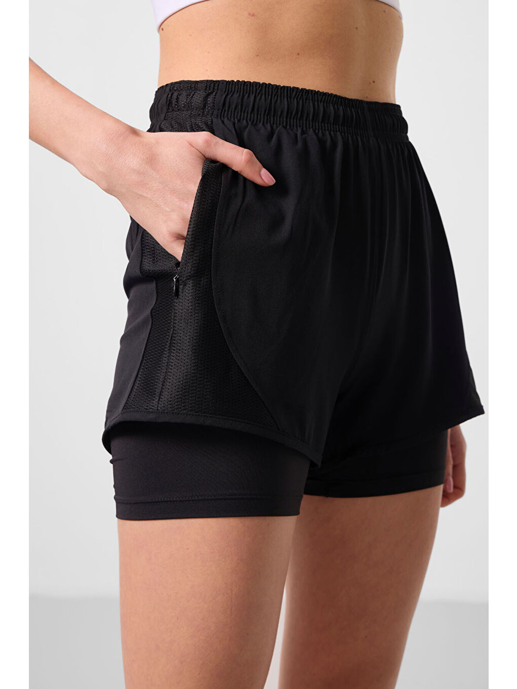 Siyah Polyester Gizli Cep Fermuarlı Standart Kalıp Kadın İçi Taytlı Şort - 91015-4