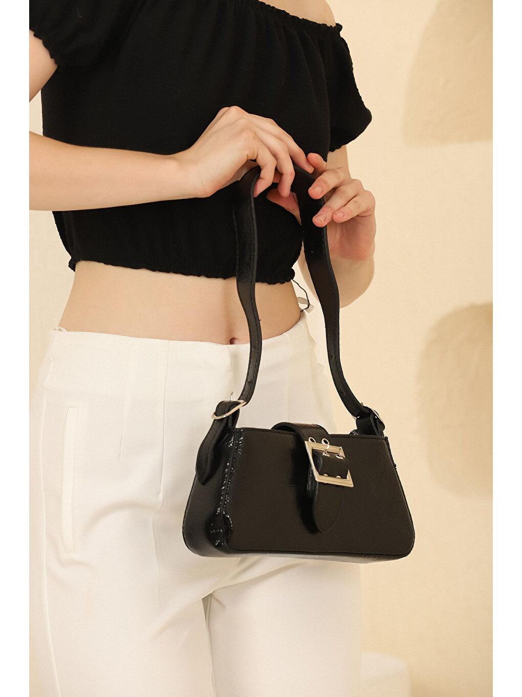 Siyah Kemer Detaylı Omuz Çantası-2