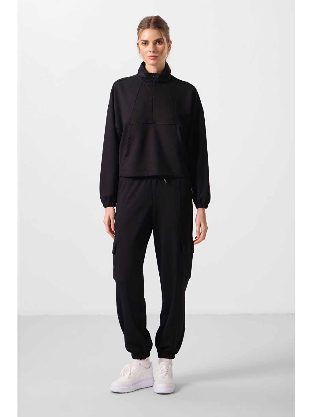 Siyah Yumuşak Dokulu Dik Yaka Gizli Fermuarlı Oversize Kadın Eşofman Takım - 95351