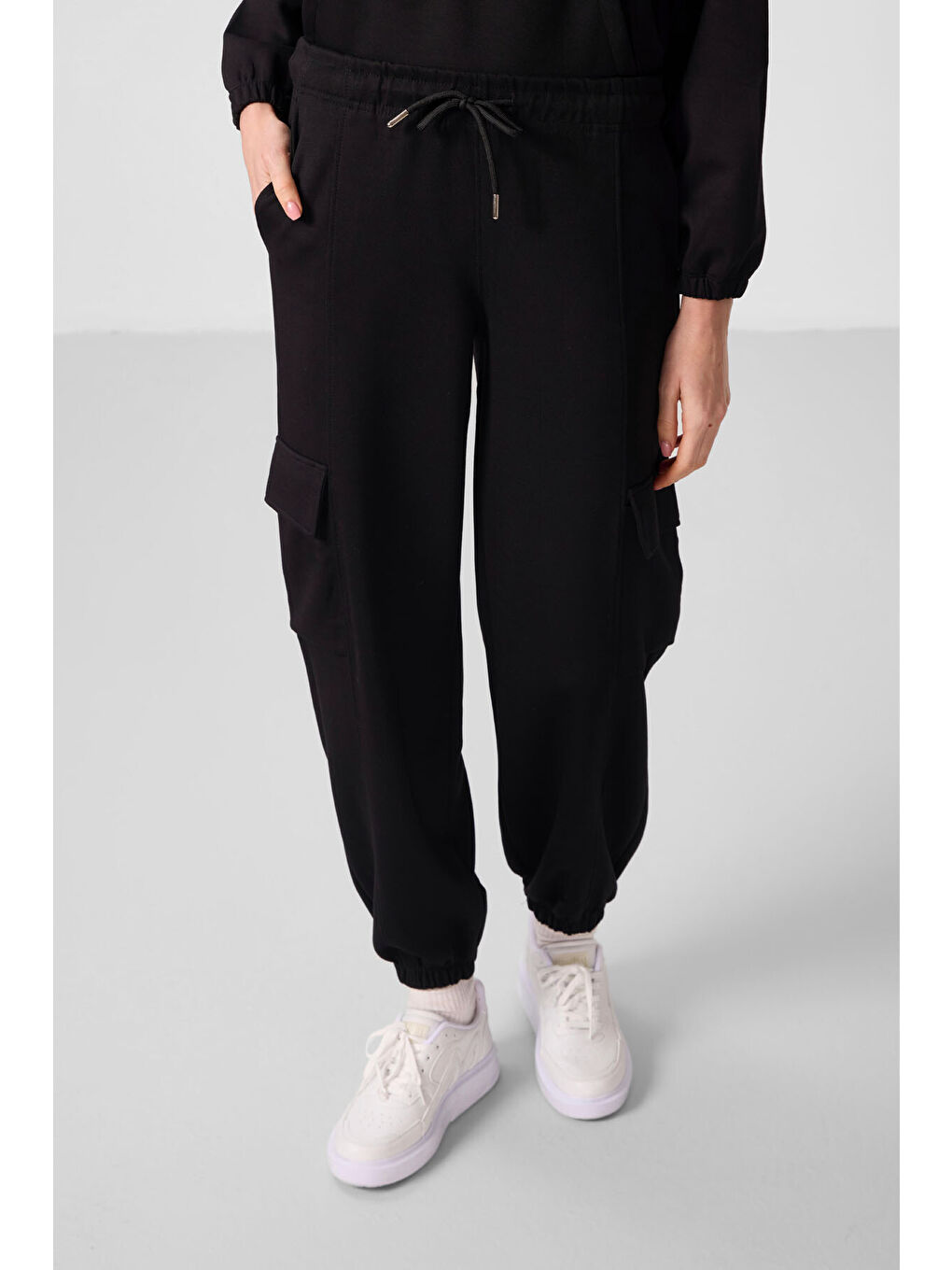 Siyah Yumuşak Dokulu Dik Yaka Gizli Fermuarlı Oversize Kadın Eşofman Takım - 95351-1