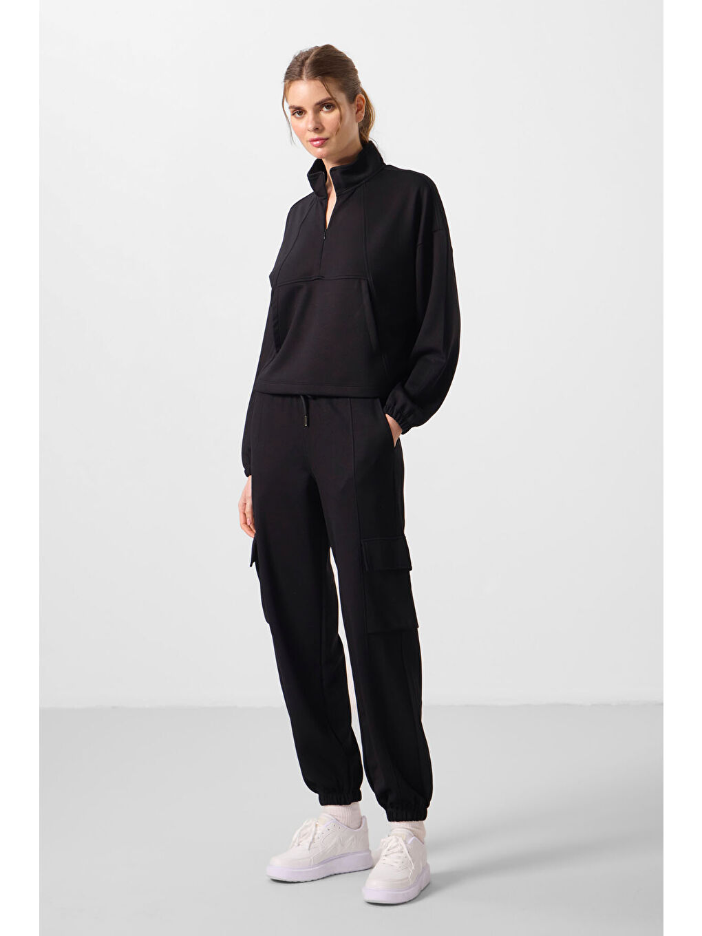 Siyah Yumuşak Dokulu Dik Yaka Gizli Fermuarlı Oversize Kadın Eşofman Takım - 95351-4
