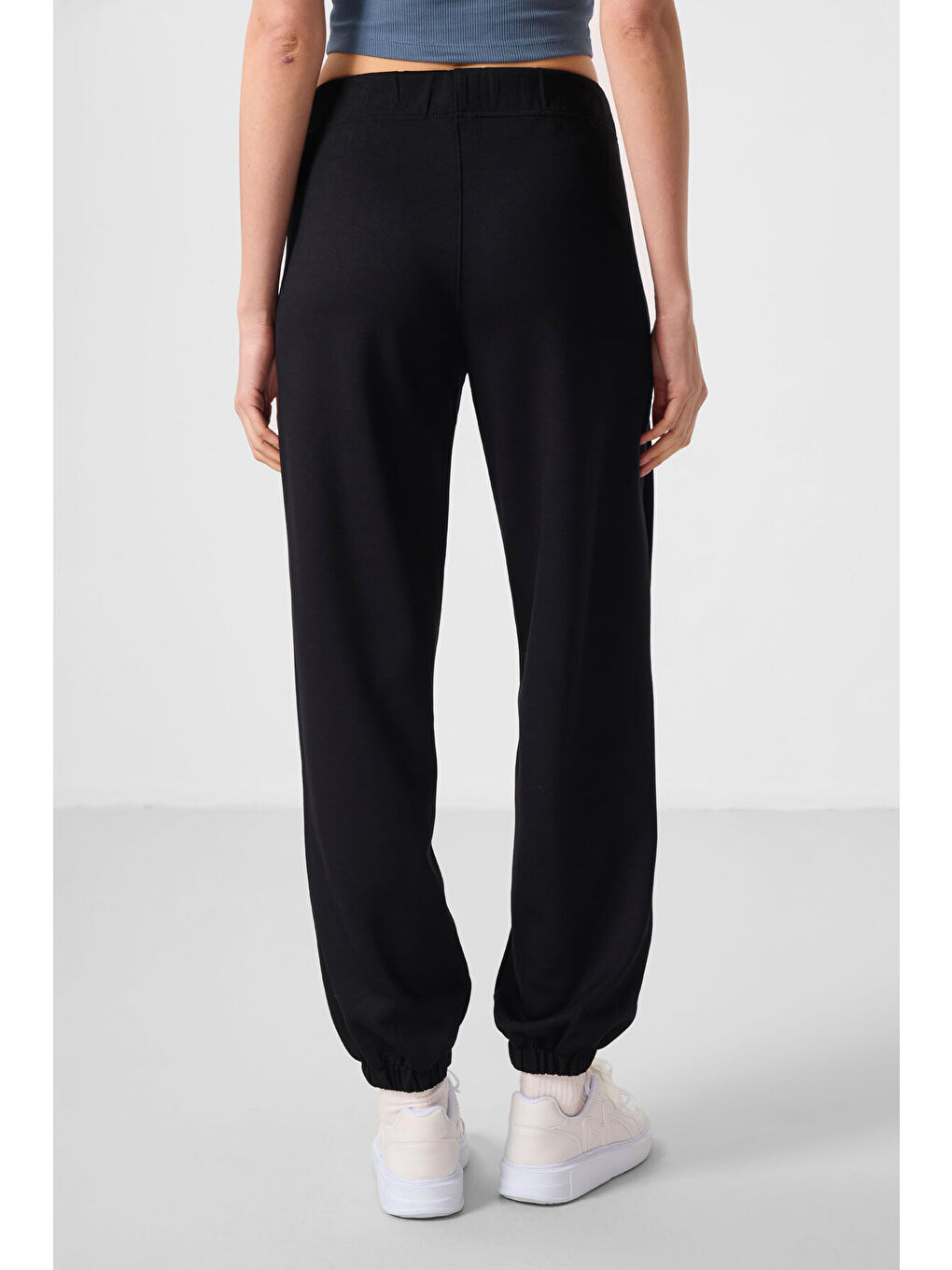 Siyah Yumuşak Dokulu Cep Detaylı Rahat Form Kadın Pantolon - 94672-4