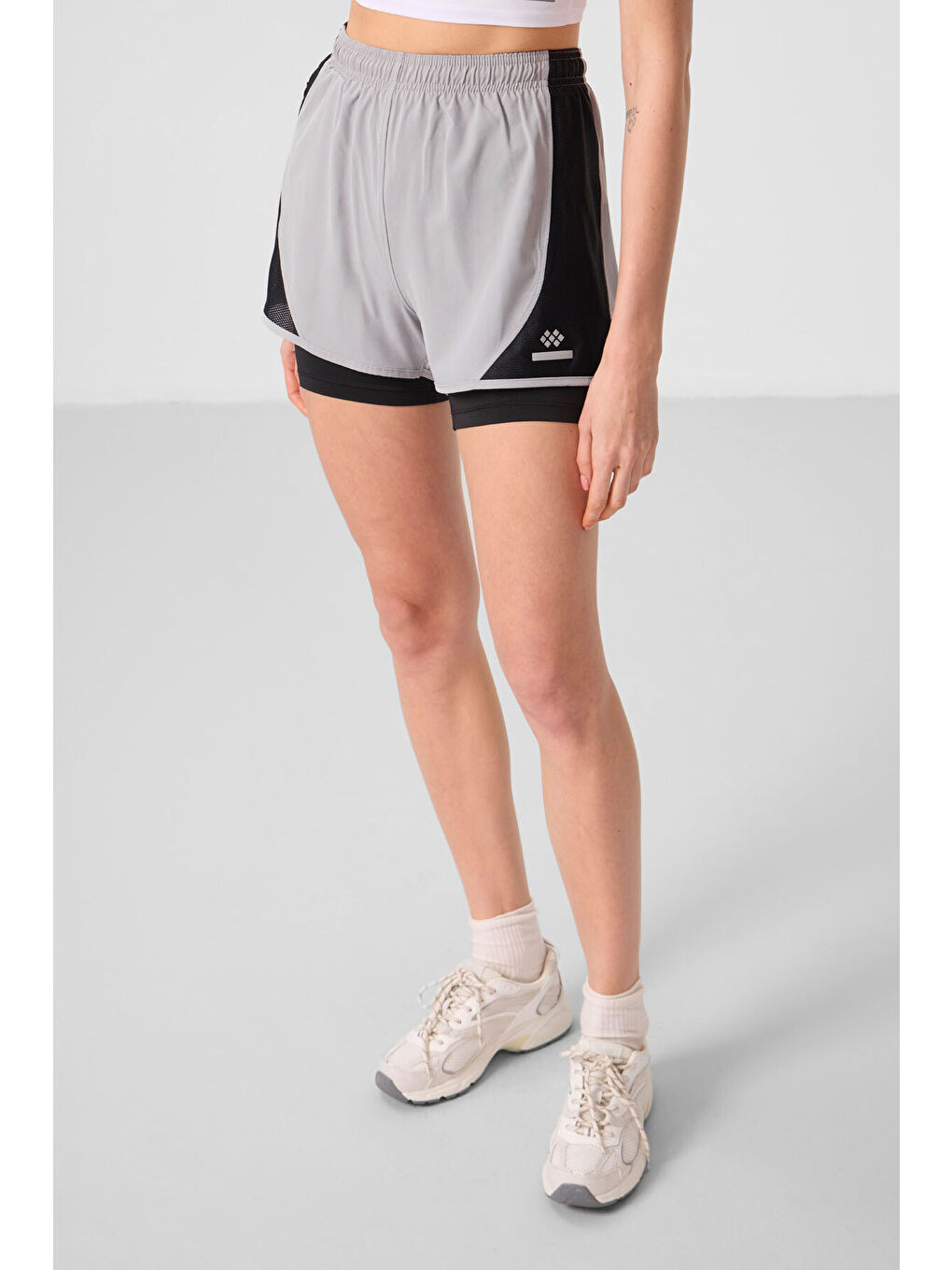 Bej Taş Polyester Gizli Cep Fermuarlı Standart Kalıp Kadın İçi Taytlı Şort - 91015-3