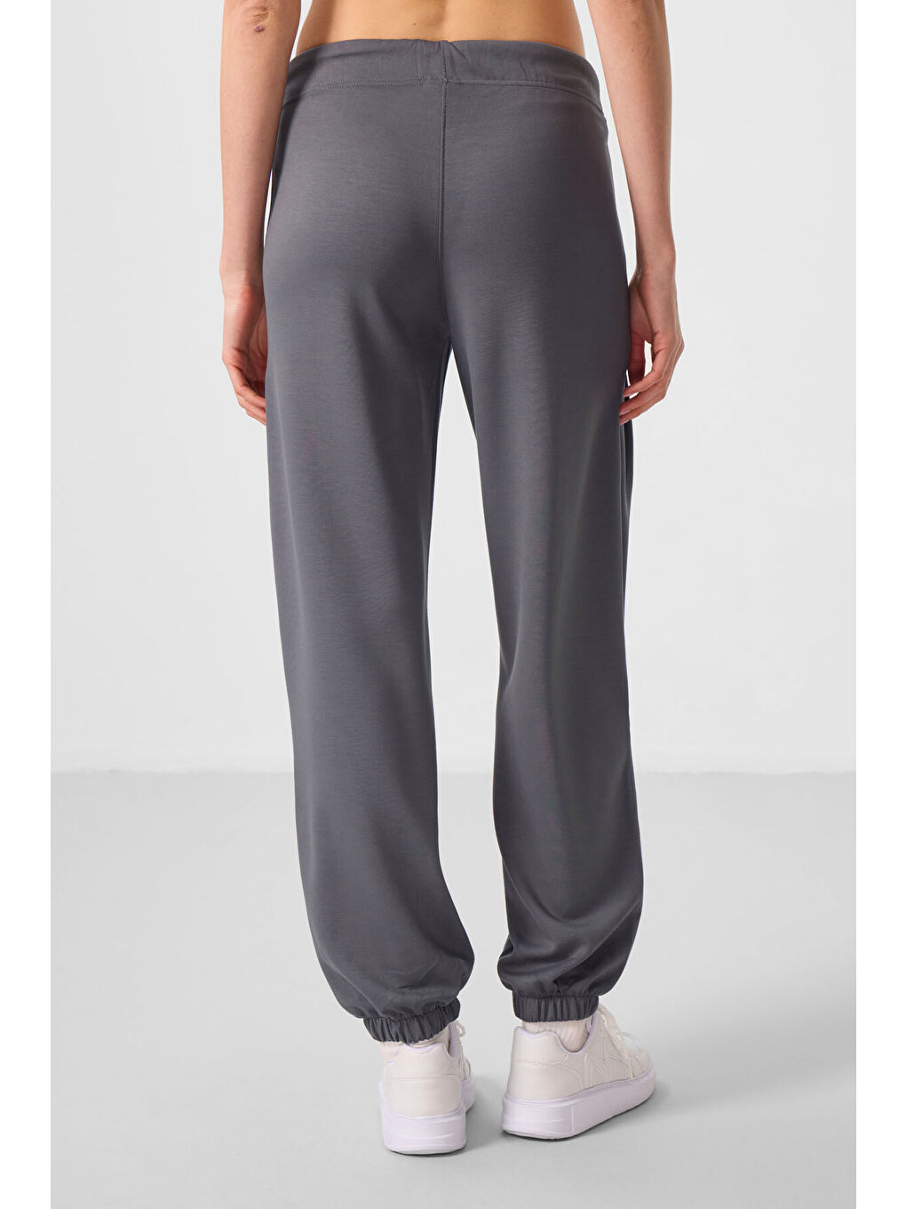 Koyu Gri Yumuşak Dokulu Cep Detaylı Rahat Form Kadın Pantolon - 94672-4