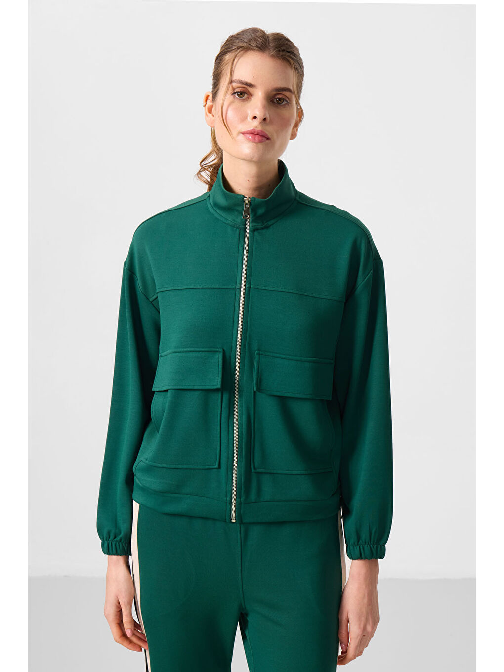 Yeşil Yumuşak Dokulu Dik Yaka Oversize Kargo Cepli Kadın Crop Top Sweatshirt - 97301