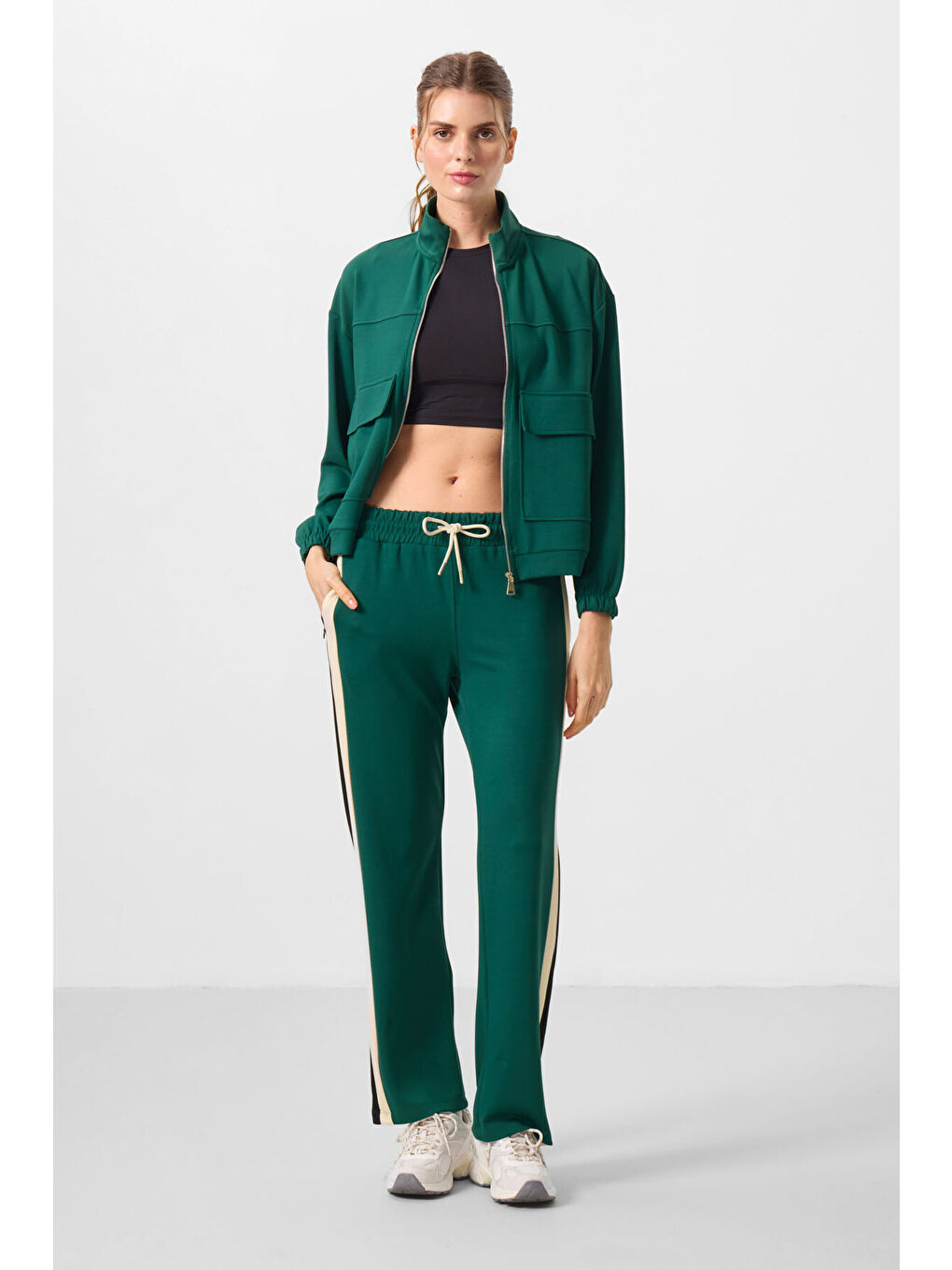 Yeşil Yumuşak Dokulu Dik Yaka Oversize Kargo Cepli Kadın Crop Top Sweatshirt - 97301-1