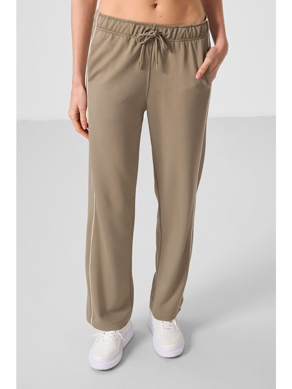 Koyu Bej Yumuşak Dokulu Yan Panel Detaylı Geniş Paça Kadın Palazzo Pantolon - 94669-1