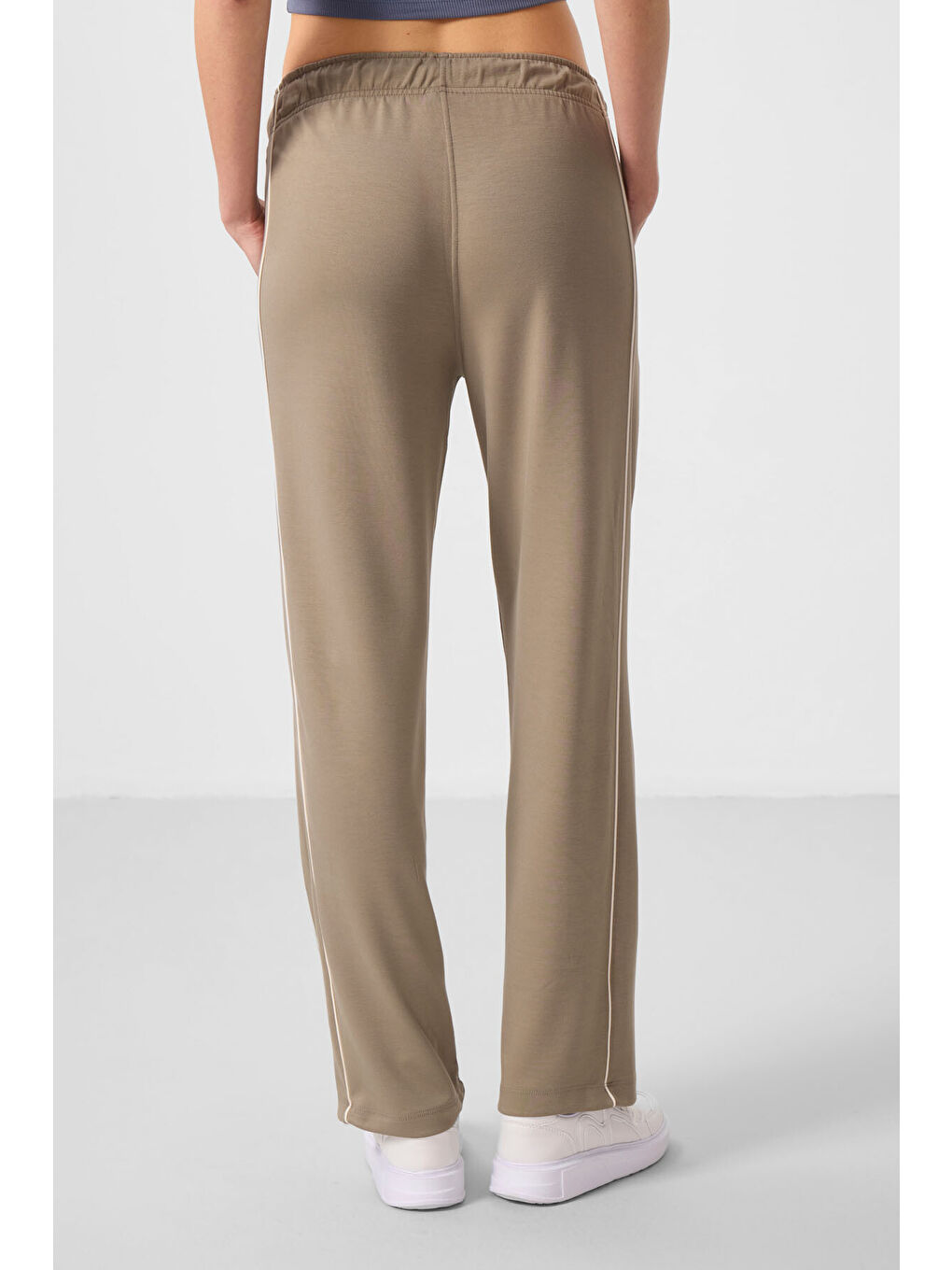 Koyu Bej Yumuşak Dokulu Yan Panel Detaylı Geniş Paça Kadın Palazzo Pantolon - 94669-4