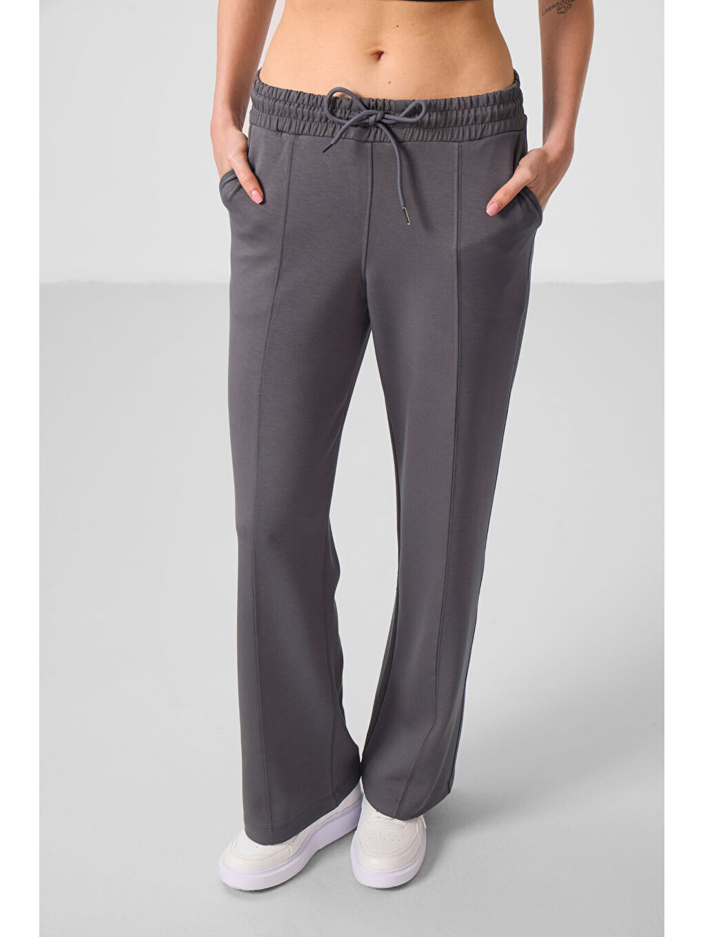 Koyu Gri Yumuşak Dokulu Cepli Ön Dikiş Detaylı Kadın Palazzo Pantolon - 94670-1