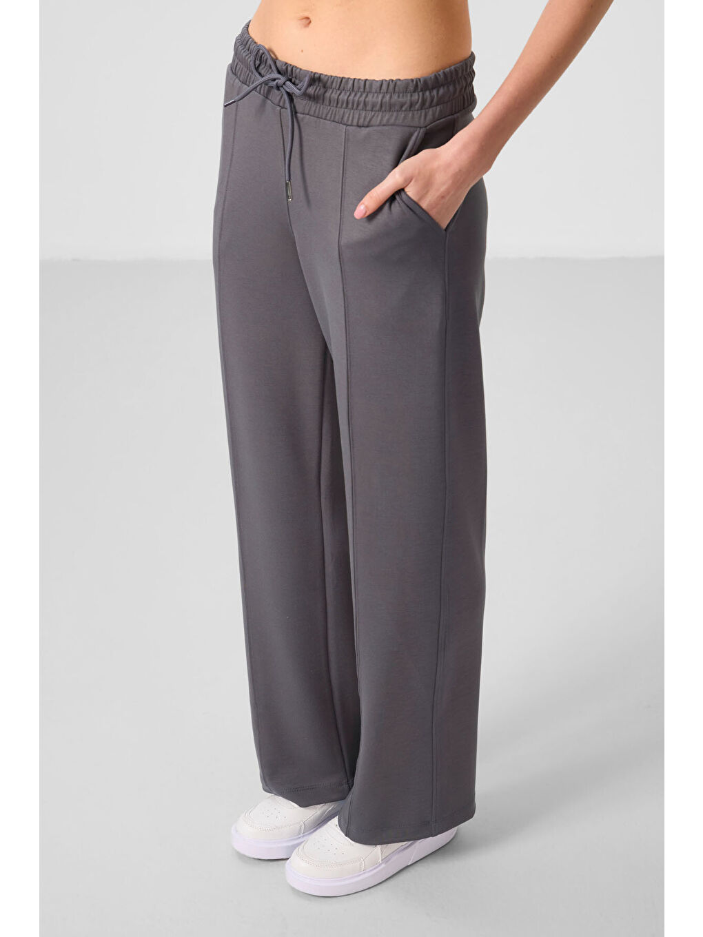 Koyu Gri Yumuşak Dokulu Cepli Ön Dikiş Detaylı Kadın Palazzo Pantolon - 94670-3