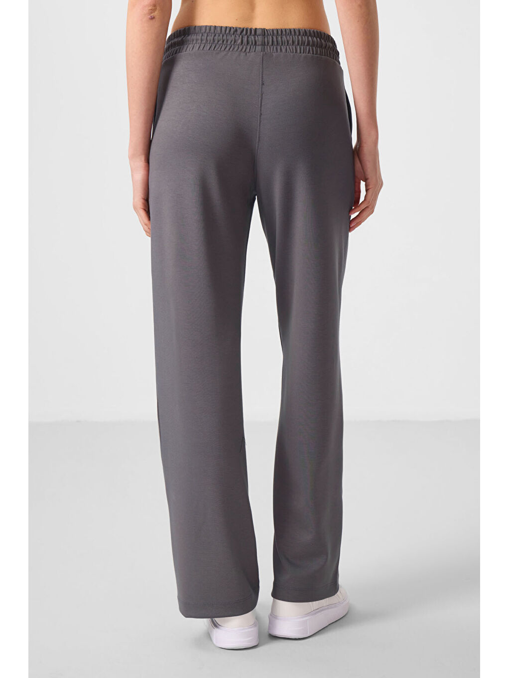 Koyu Gri Yumuşak Dokulu Cepli Ön Dikiş Detaylı Kadın Palazzo Pantolon - 94670-4