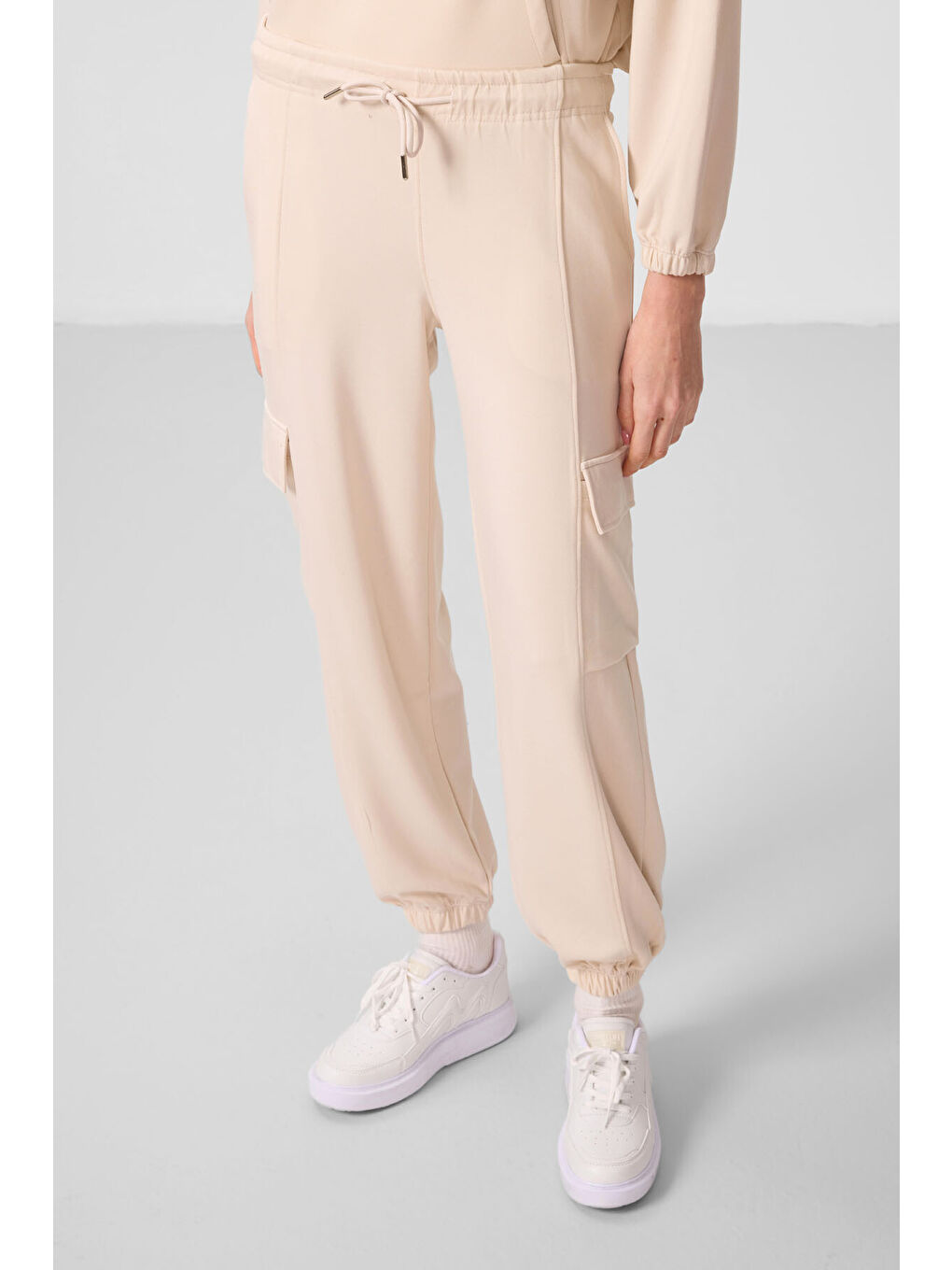 Bej Yumuşak Dokulu Dik Yaka Gizli Fermuarlı Oversize Kadın Eşofman Takım - 95351-1