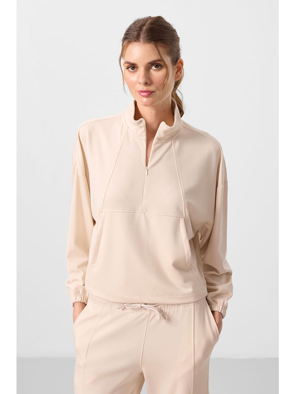 Bej Yumuşak Dokulu Dik Yaka Gizli Fermuarlı Oversize Kadın Eşofman Takım - 95351-2