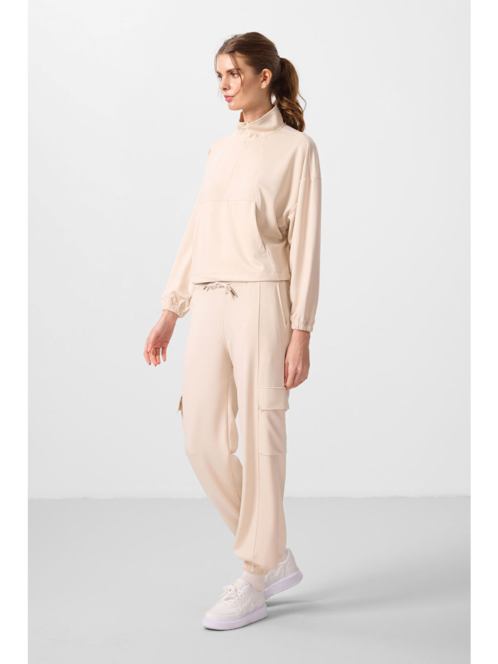 Bej Yumuşak Dokulu Dik Yaka Gizli Fermuarlı Oversize Kadın Eşofman Takım - 95351-4