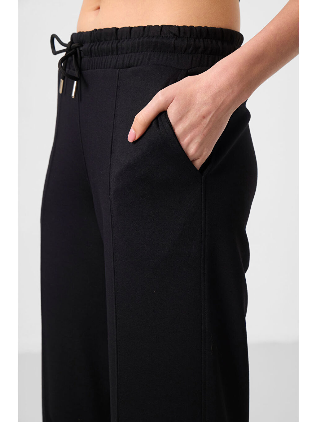 Siyah Yumuşak Dokulu Cepli Ön Dikiş Detaylı Kadın Palazzo Pantolon - 94670-2