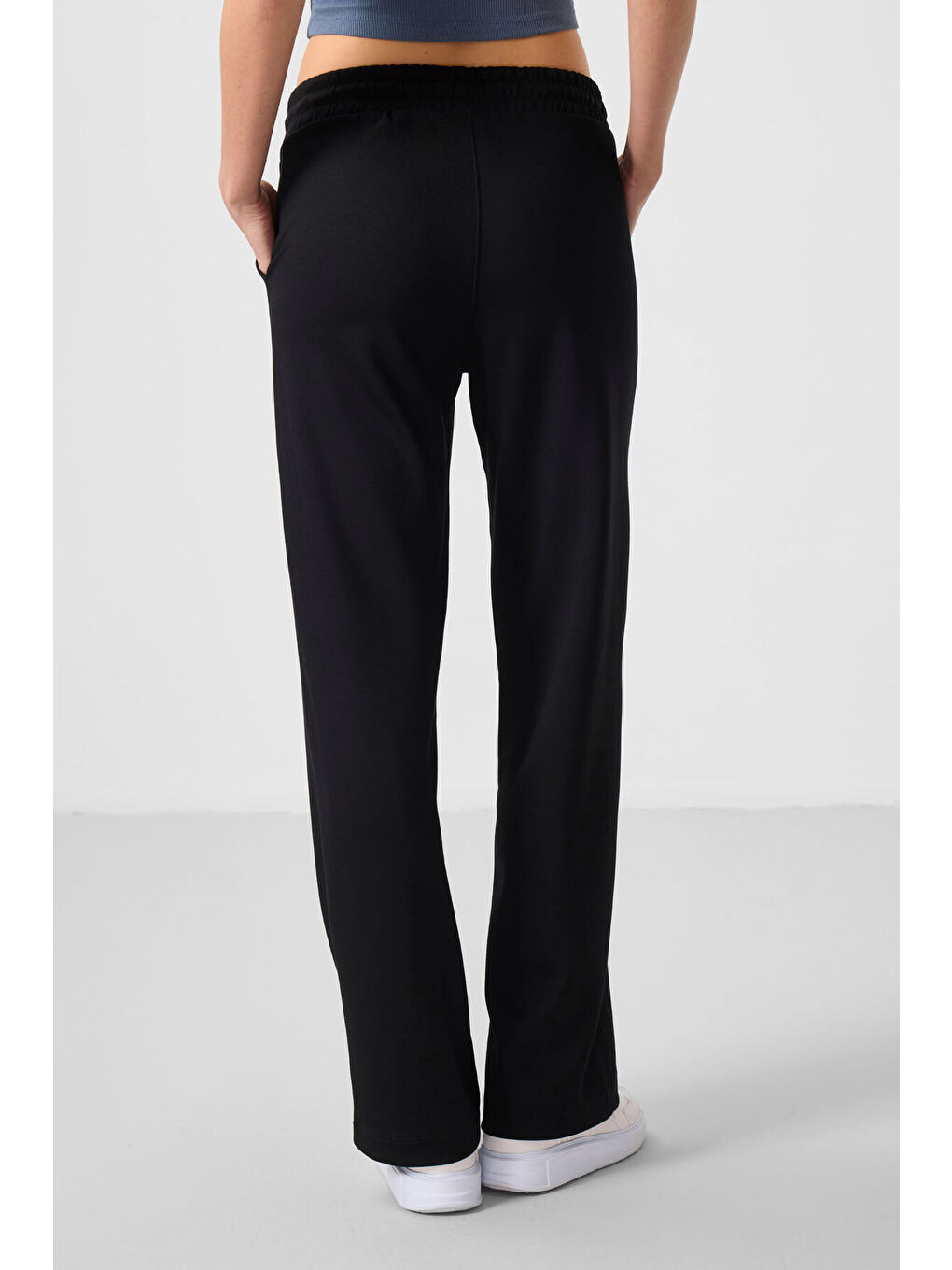 Siyah Yumuşak Dokulu Cepli Ön Dikiş Detaylı Kadın Palazzo Pantolon - 94670-4