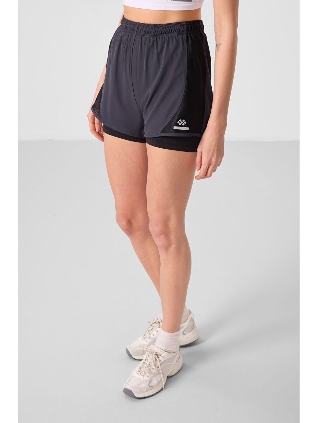 Antrasit Polyester Gizli Cep Fermuarlı Standart Kalıp Kadın İçi Taytlı Şort - 91015-3