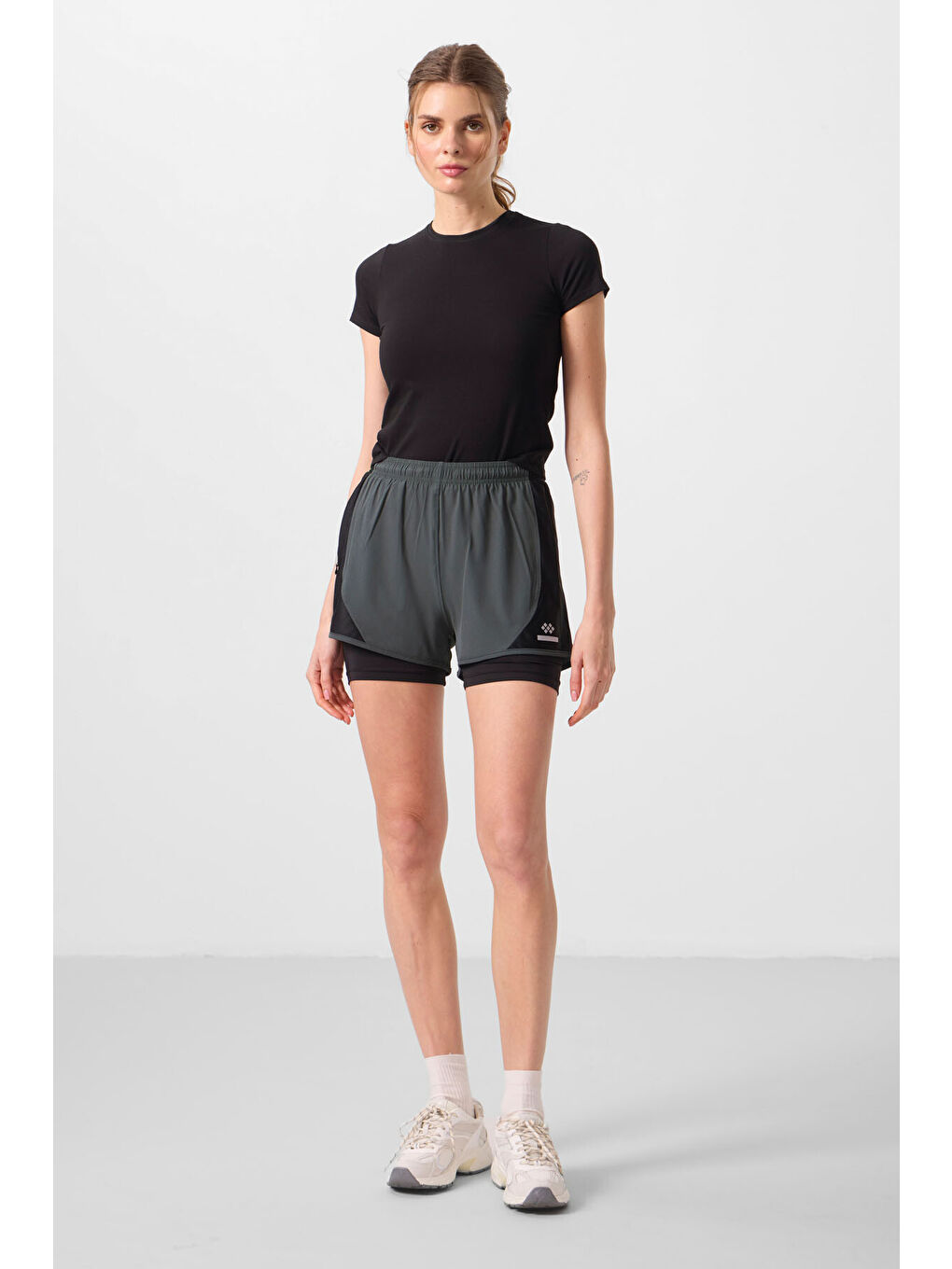 Haki Polyester Gizli Cep Fermuarlı Standart Kalıp Kadın İçi Taytlı Şort - 91015