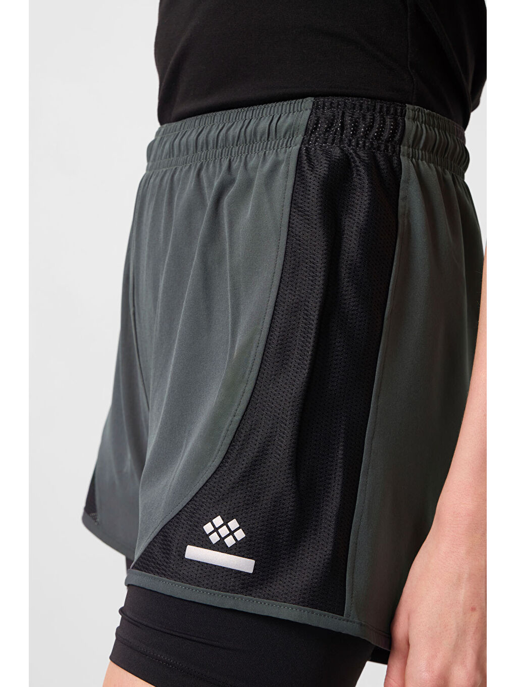 Haki Polyester Gizli Cep Fermuarlı Standart Kalıp Kadın İçi Taytlı Şort - 91015-2