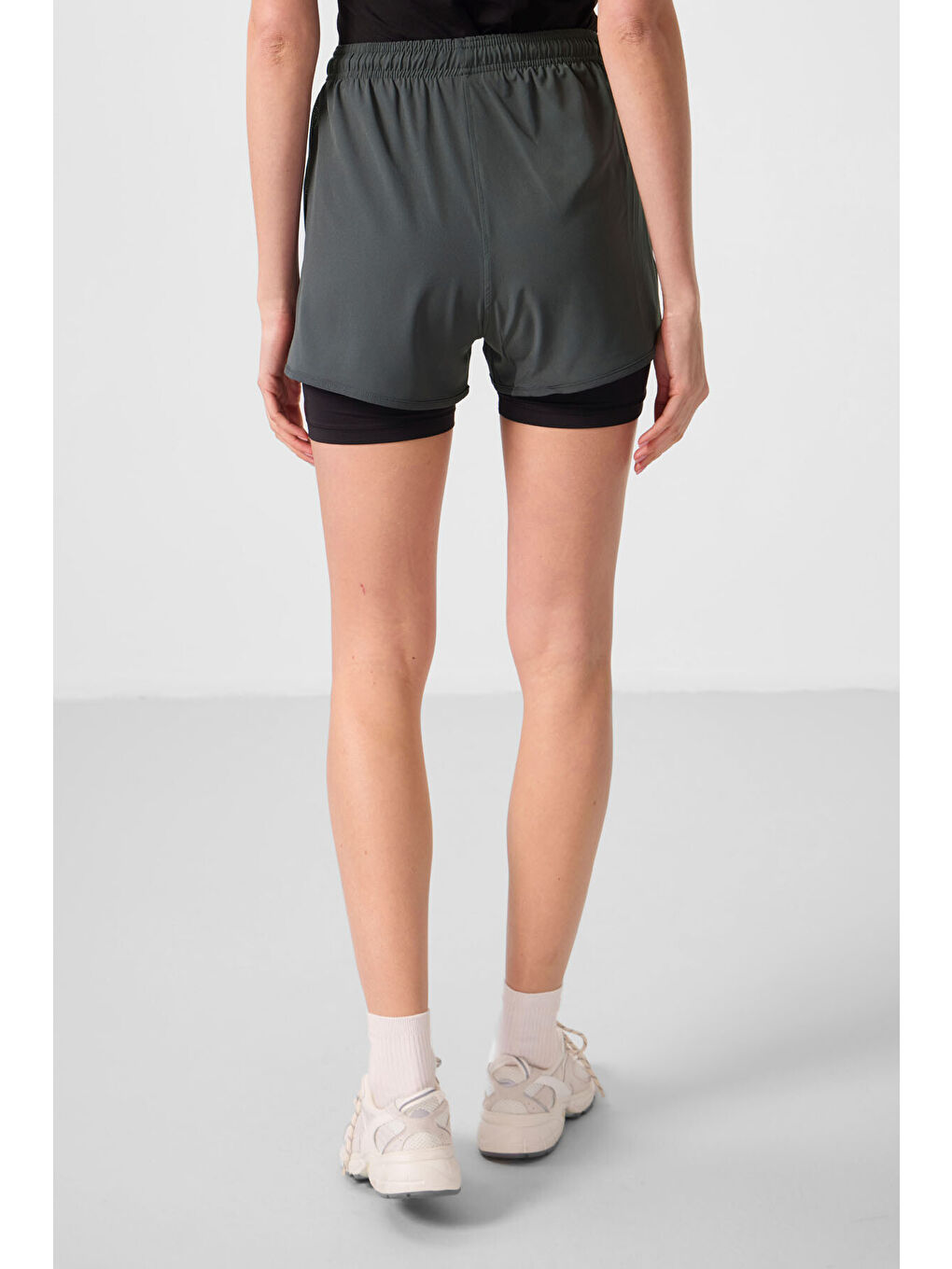 Haki Polyester Gizli Cep Fermuarlı Standart Kalıp Kadın İçi Taytlı Şort - 91015-4