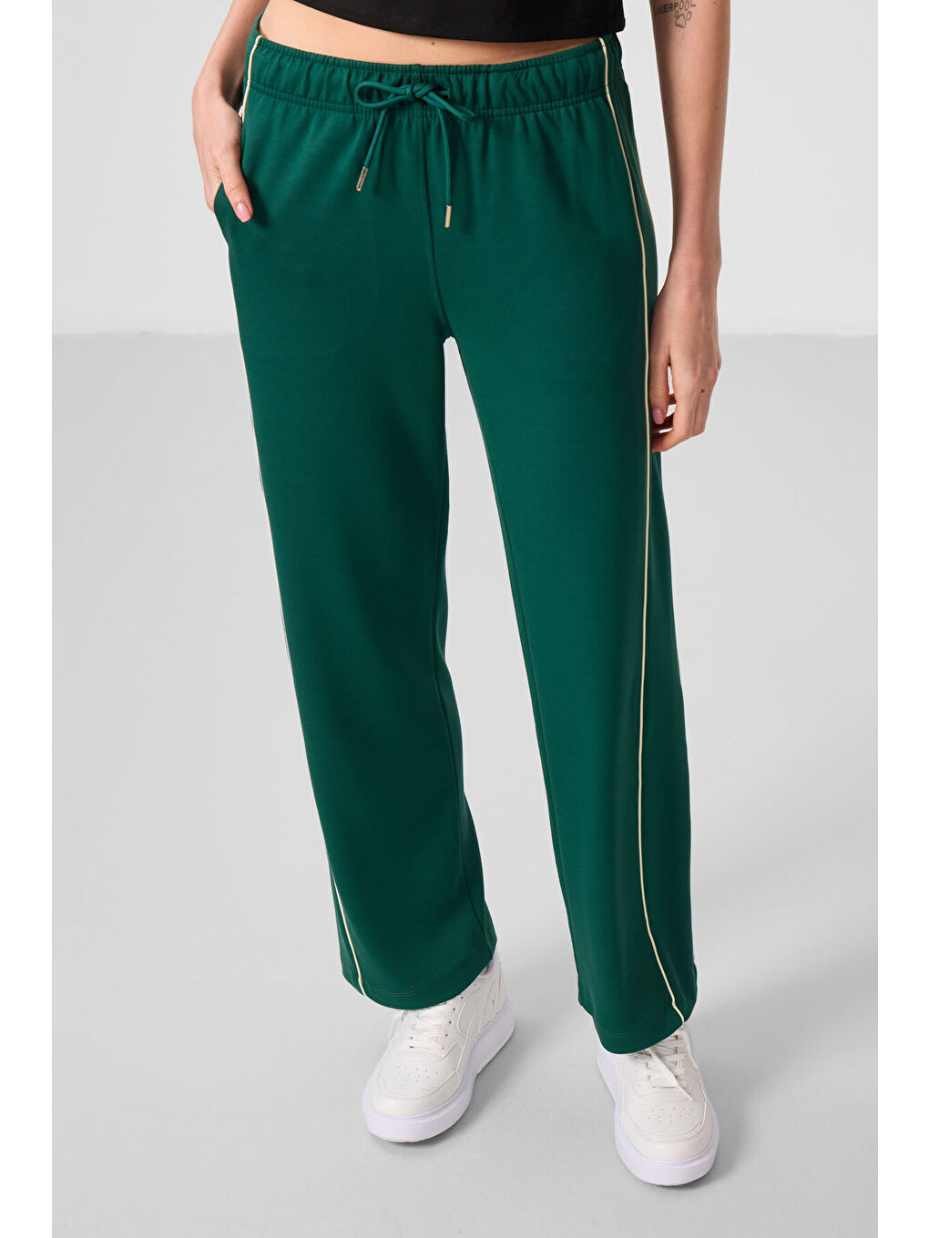 Yeşil Yumuşak Dokulu Yan Panel Detaylı Geniş Paça Kadın Palazzo Pantolon - 94669-1