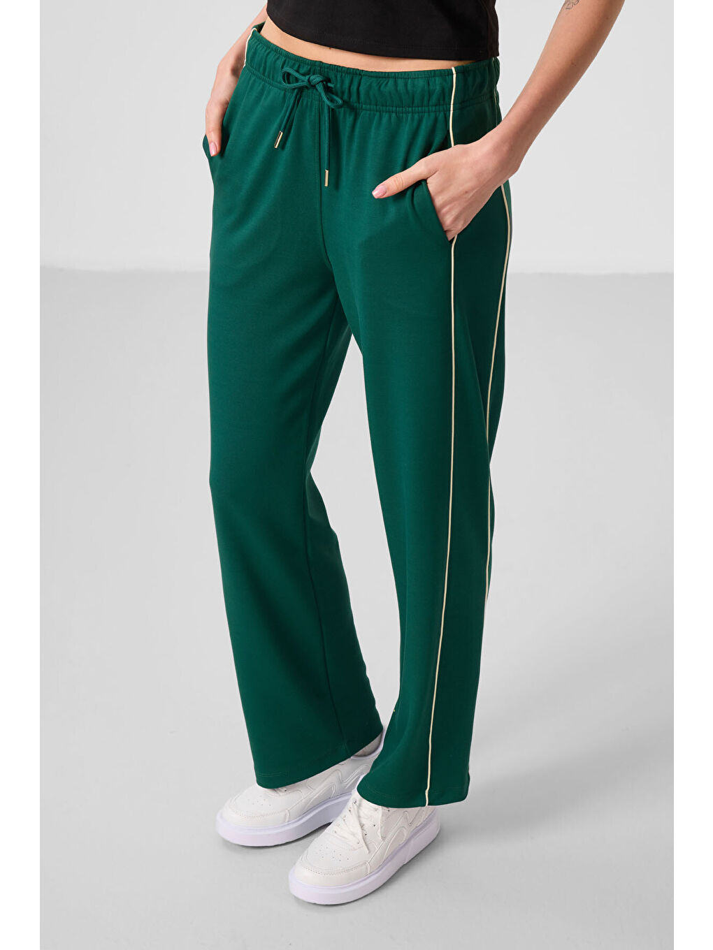 Yeşil Yumuşak Dokulu Yan Panel Detaylı Geniş Paça Kadın Palazzo Pantolon - 94669-3