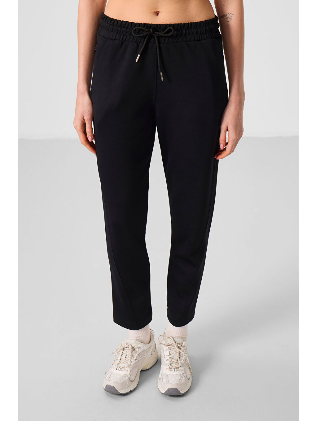 Siyah Yumuşak Dokulu Gizli Fermuarlı Dar Paça Kadın Pantolon - 94668-3