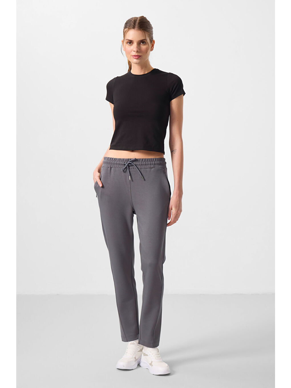 Koyu Gri Yumuşak Dokulu Gizli Fermuarlı Dar Paça Kadın Pantolon - 94668-4