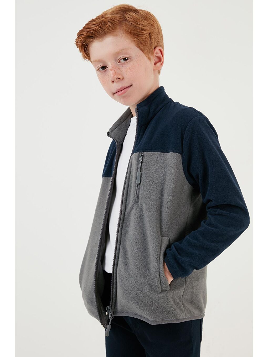 Lacivert Yumuşak Dokulu Fermuarlı Renk Bloklu Dik Yaka Cepli Polar 5905001-2