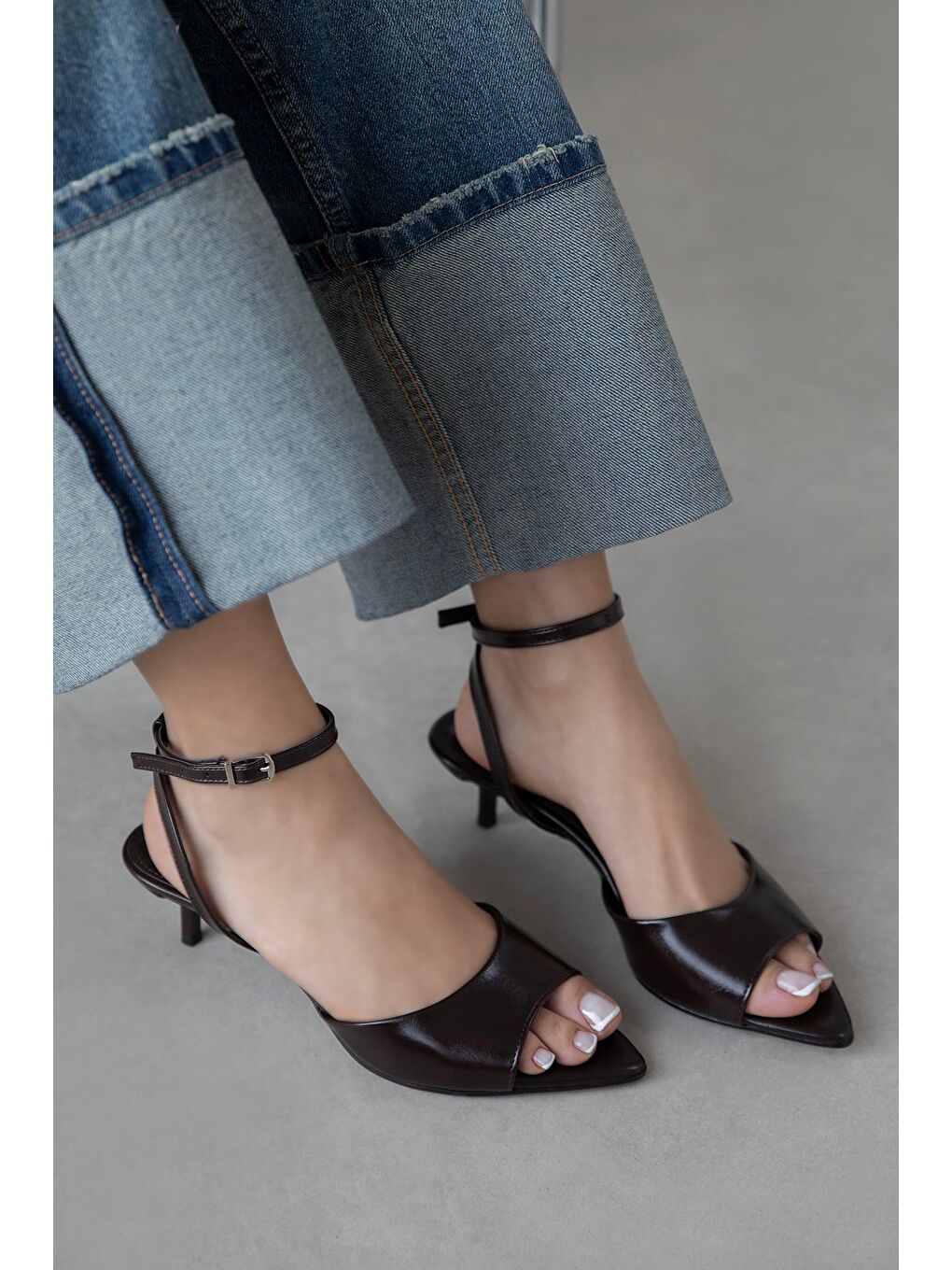 Kahverengi Noah Kadın Topuklu Kırışık Deri Sandalet Kahve