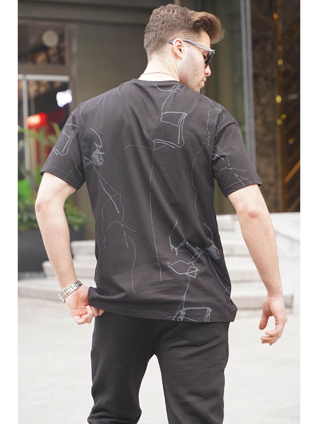 Siyah Desenli Regular Fit Erkek Tişört 6075-1