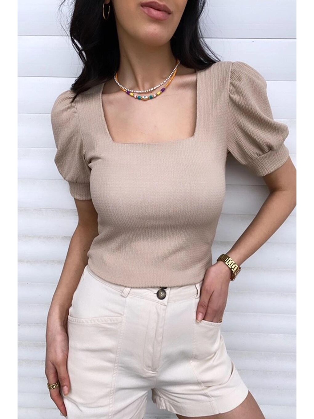 Bej Kare Yaka Kısa Kol Bluz