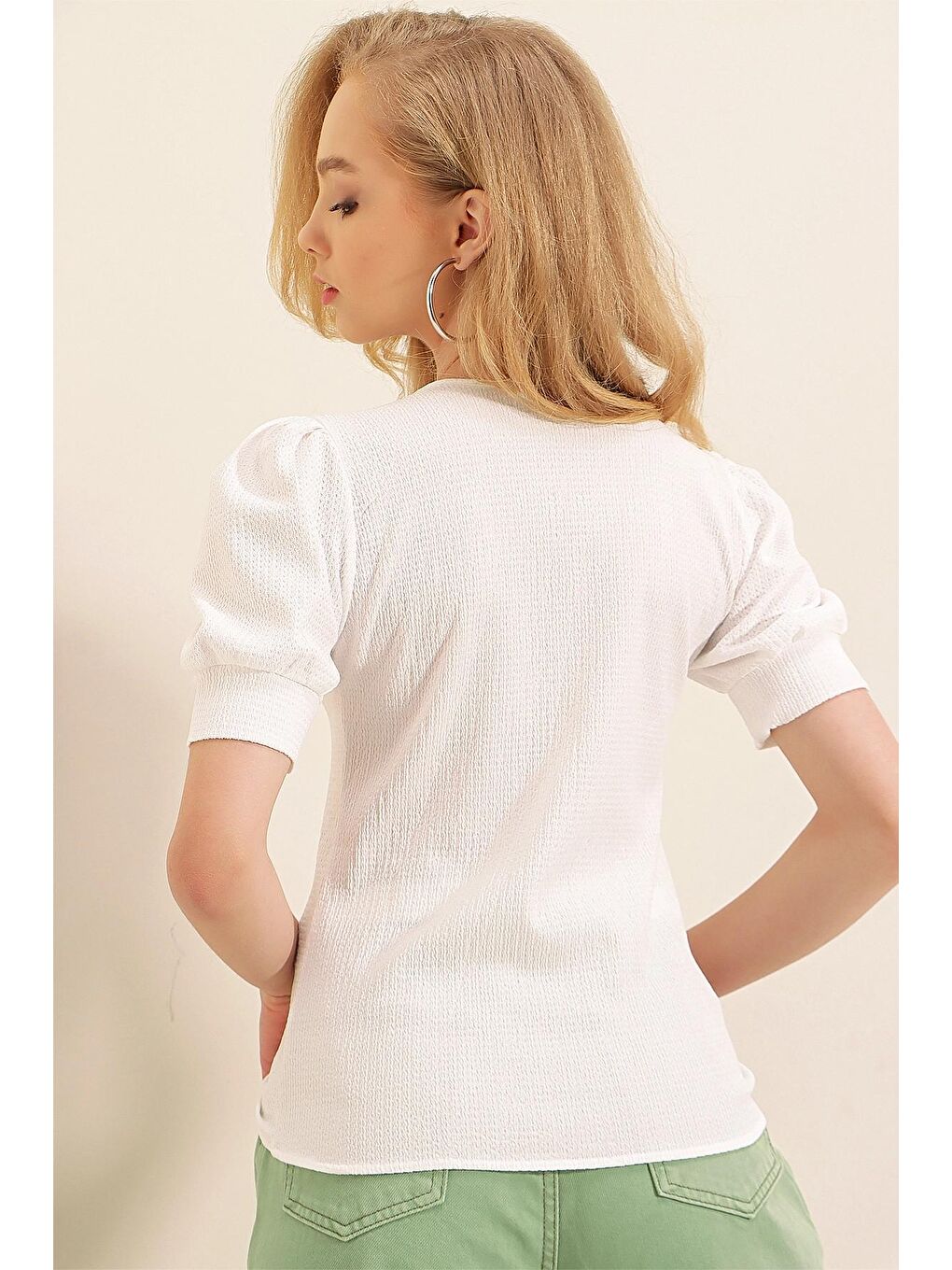 Beyaz Kare Yaka Kısa Kol Bluz-4